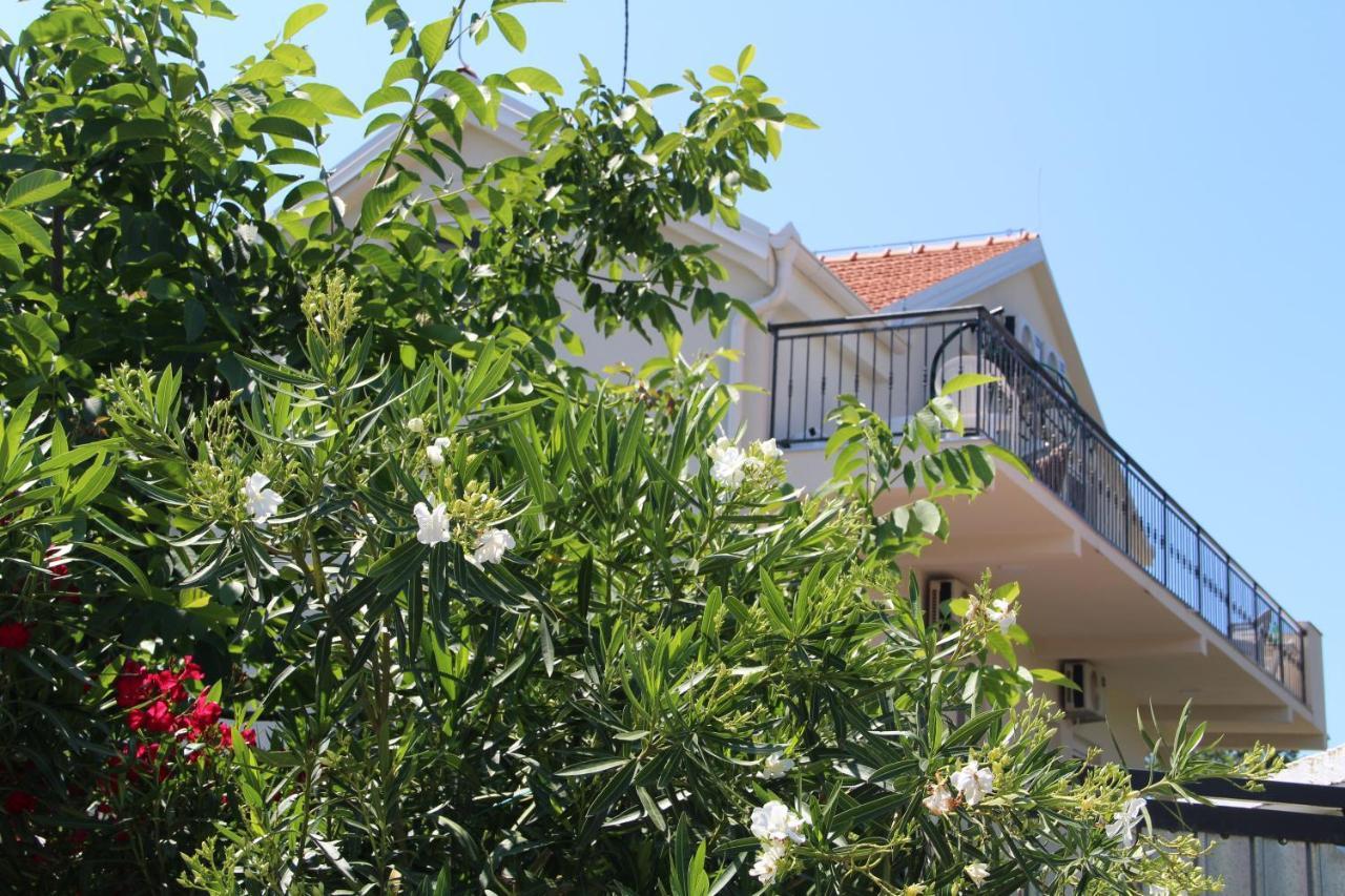 Apartments Lustica Радовичи Екстериор снимка